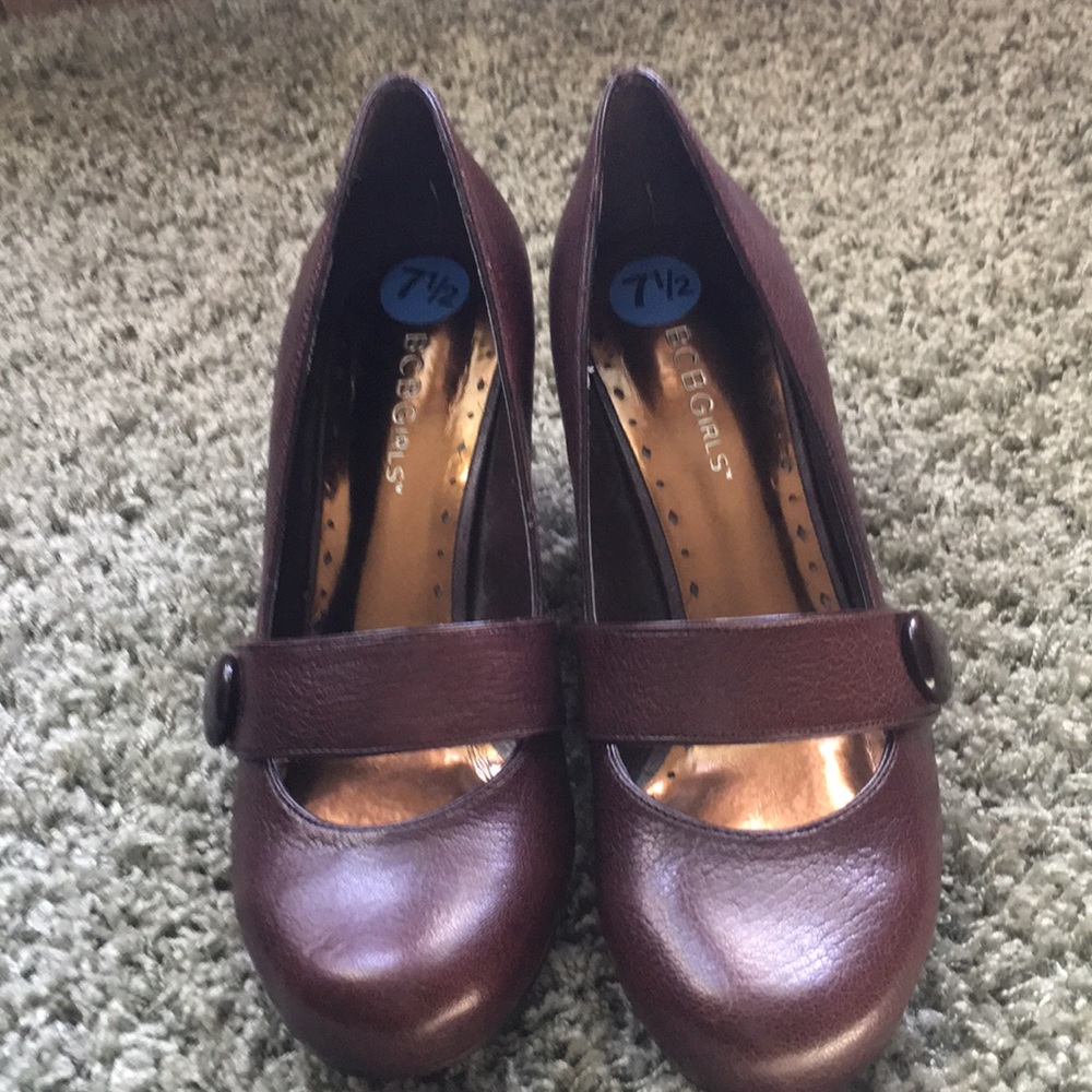 NWOB BCB Girls womens mahogany brown heels.